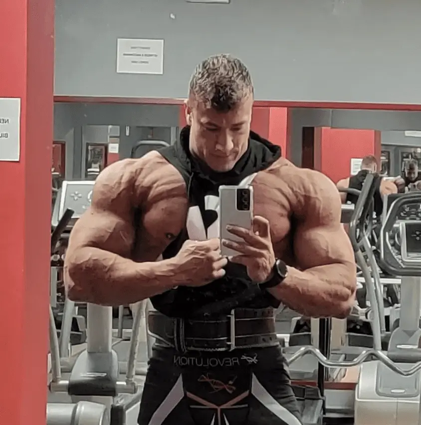 Massive Muscle Man Nicola Scarpa is Our Lustful Instagram Find