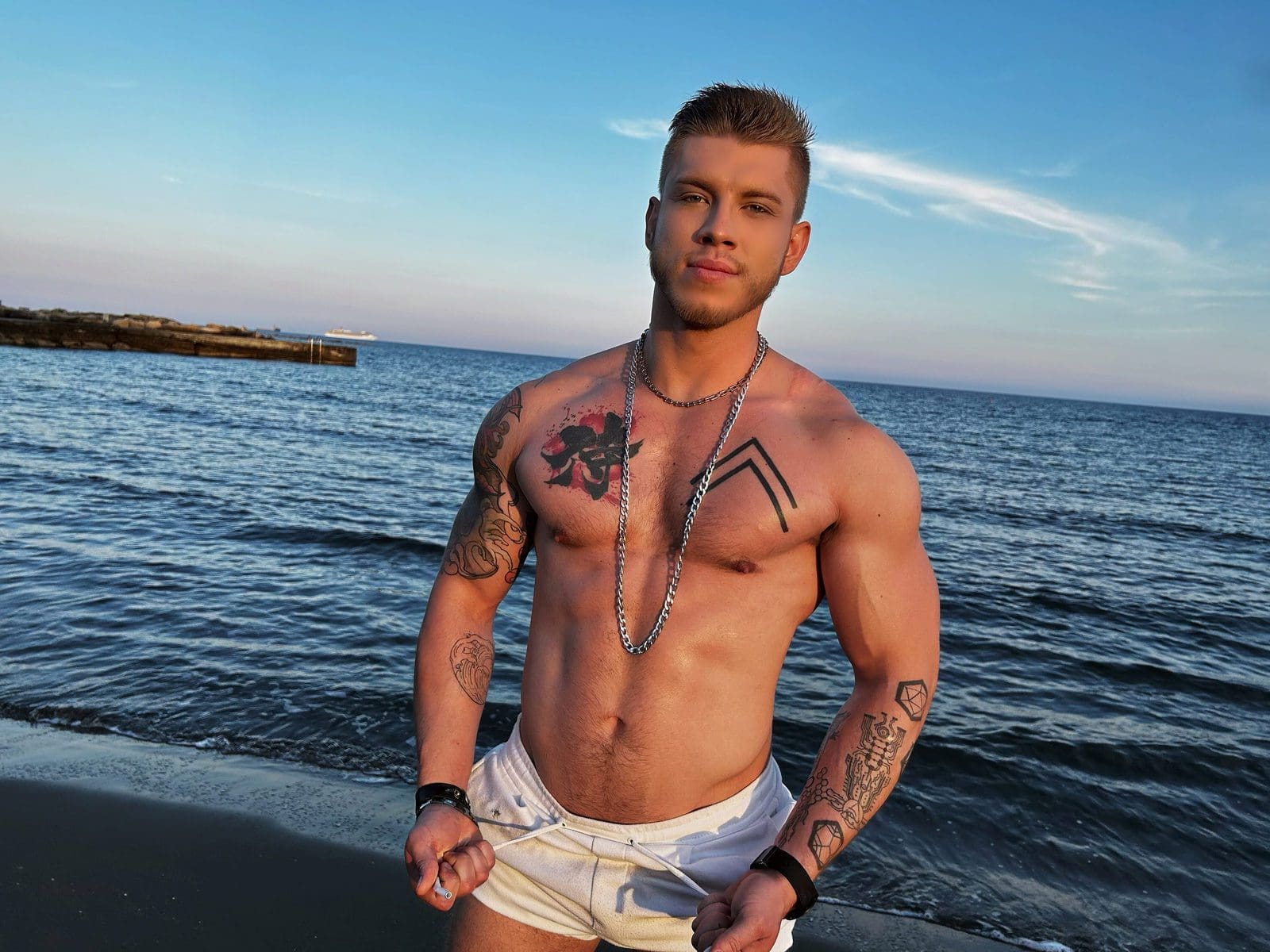 Richie Grey is Giving Multiple Cum Shows at MuscleServiceLive!