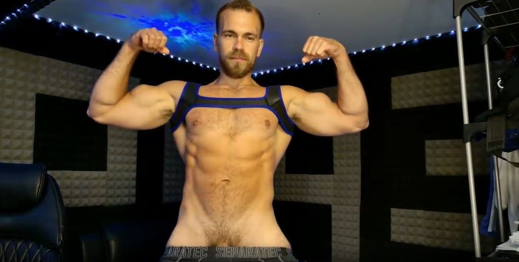 Bisexual Nick Soul Flexes in Harness on Muscle Service Live